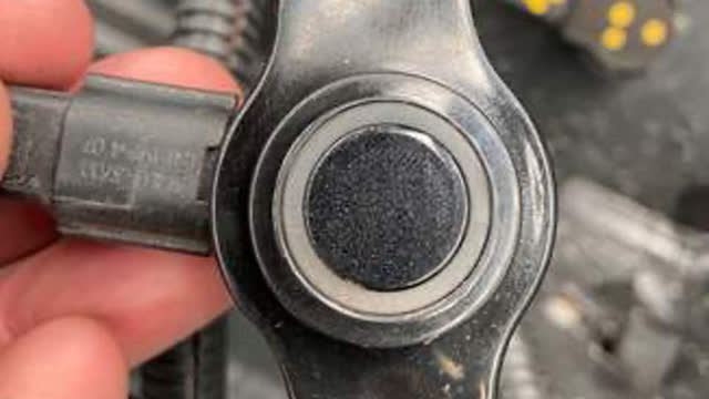 <p>Fit the sensor with the factory silicone sleeve to the sensor holder. Use the flat side of the clamping plate to secure the sensor. The sensor will false alarm if excess pressure is applied to the sensor body.</p>