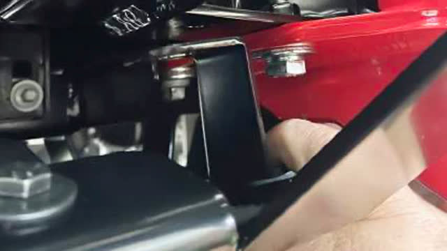 <p>On the  right hand side of the vehicle, install wing protection plate bracket withhardware supplied, securing to the outer cradle.</p>