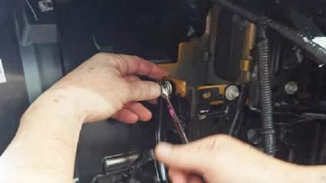<p>Remove and discard the left-hand and righthand
lower bar brackets.</p>