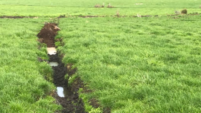 Pivot ruts:
There are 4 pivots on the farm so be aware in EVERY PADDOCK for ruts and drive slowly.
Especially on bikes.
Cross them straight on on a bike NOT on an angle.