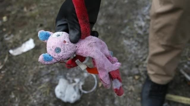 <p>Роз'ясніть дітям, що будь-який предмет, знайдений на вулиці або у під'їзді, може бути небезпечним.</p>