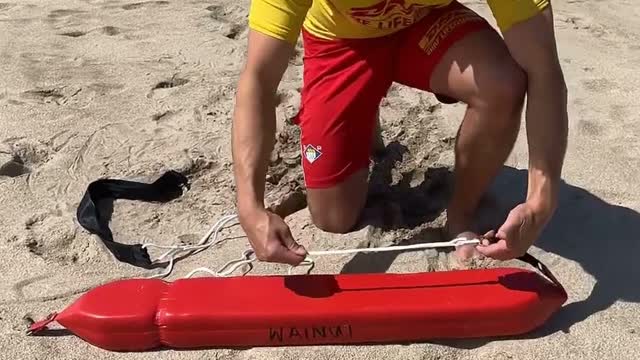 **Short tying a rescue tube**

* Ensure the rescue tube lanyard is clear, knot free and in good condition
* Lay the rescue tube on the ground and begin at the base of the rescue tube, where the rope connects