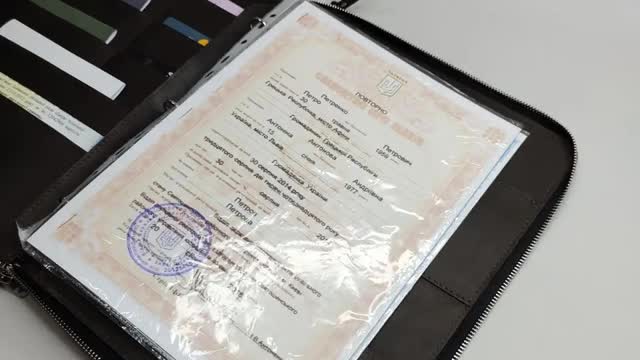 <p>Копії документів. Заздалегідь зробіть копії паспорту, автомобільних прав, документів на нерухомість, дитячих документів та інших.</p>