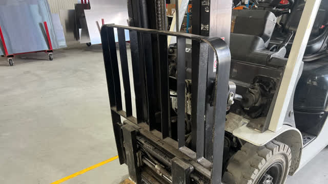 <p>Mast
No damage distortion or cracks. Inspect hydraulic hoses for obvious leaks</p>