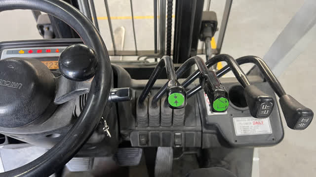 <p>Check controls are clearly marked</p>