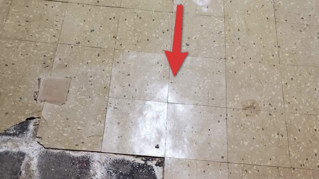 <p>Lift the flooring gently – try to avoid breakage.</p>
