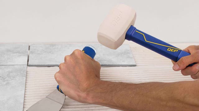 <p>For firmly-fixed flooring, tap the scraper with a hammer.</p>
