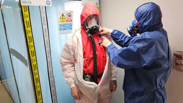 <p><strong>Three simple things will help keep you safe when doing asbestos work</strong></p>
<ol>
<li>Keep dust down.</li>
<li>Use the right protective equipment.</li>
<li>Clean up properly.</li>
</ol>