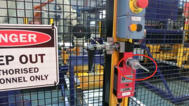 <p>Enter the robot cell using the safety access key. This key must be in possession at all times when in the robot cell.</p>