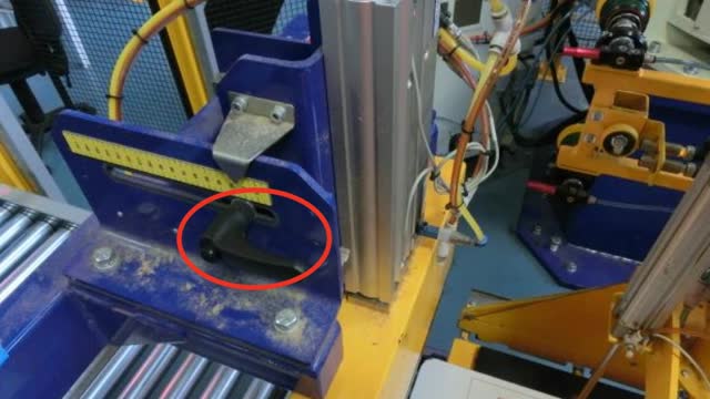 <p>Extend the left cylinder down; loosen the clamp to adjust the cylinder to meet the template. Tighten the clamp once in correct position.</p>