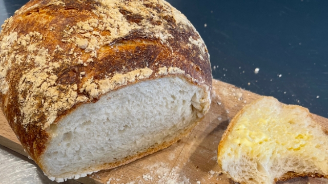 <p>There it is! Bring the bread out of the oven and let it rest for a minimum of 15 minutes or so. Tap the bottom of the bread to ensure it’s firm and gives off a slightly hollow sound. It’s then ready to be sliced.</p>
<p>Enjoy with your favourite toppings! 😋😋😋</p>