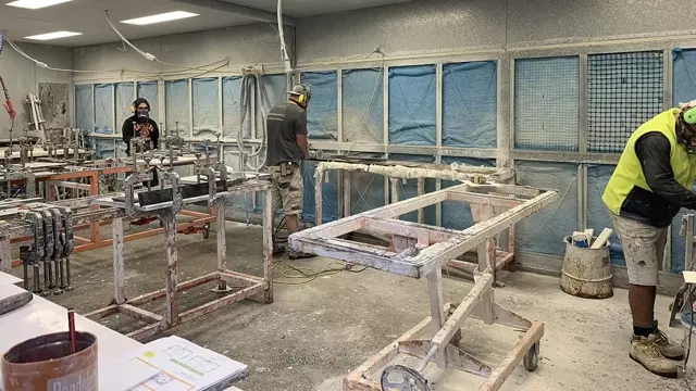 <h4>Isolate workers from dust generating processes (1)</h4>
<ul>
<li>Provide distance between the work process and the worker (for example operators positioning when using bridge saws or routers)</li>
<li>Provide distance between workers using powered hand tools and other workers at the workplace</li>
</ul>