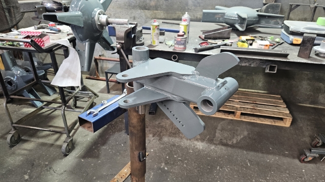 <p>Assemble knuckle assembly using jig stand, fit bushes and grease nipples</p>
