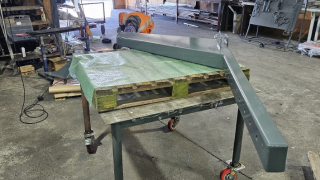 <p>Lay main chassis section onto pallet in correct position (photo incorrect position)</p>
