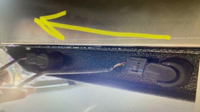 <p>Fit the sensors to Tray, make the harness face the centre of the vehicle</p>
