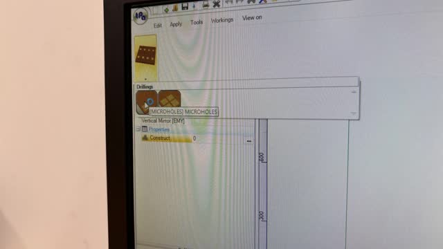 <p>Click the MICROHOLES selection. This enables you to locate 1 press of the head.</p>
