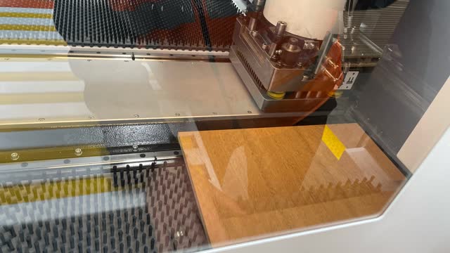<p>Load the work piece into the machine by pushing it furthest to the right against the guide until it reaches the forward stop. The stop is located before the press.</p>