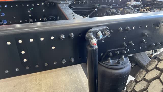 <p>Remove 4x chassis bolts and 2x shock bolts on either side.</p>