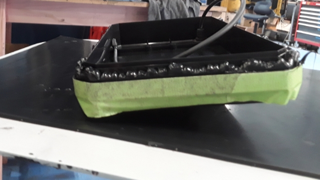 <p>Remove excess glue with a spatula for a clean finish, then use a plastic bag sprayed with silicone to smooth the surface. Afterward, carefully remove the tape and clean any remaining glue residue from the surfaces.</p>