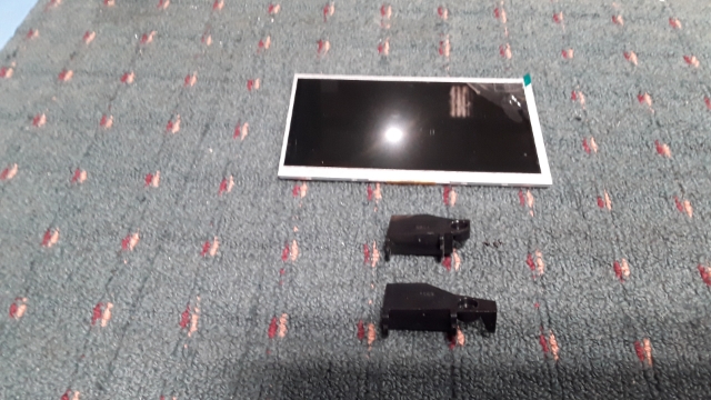 <p>Grab LCD and Prepare the Screen Braces1,2 (different sizes).Apply red double-sided tape to the braces. Carefully peel off the LCD cover and ensure no fingerprints or dust are left on the screen or glass.</p>
