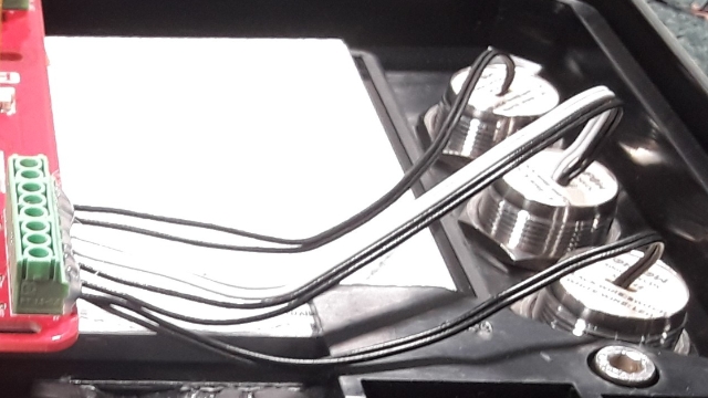 <p>If needed, adjust the length of each LED switch to 11cm aproximate and connect them according to the colour scheme in the photo( black, black, black, black, white, white, black and black).Please double- or triple-check the connections, as errors may affect functionality.</p>