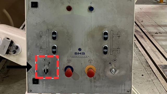 <p>The 'splicer arm toggle' is located on the same side as the reel infeed and can be identified by the arm icon. Similar to the infeed toggle - the arrows indicate the direction of travel for the reel arms. Select 'downwards arrow' to lower splicer arms and 'upwards arrow' to raise them.</p>