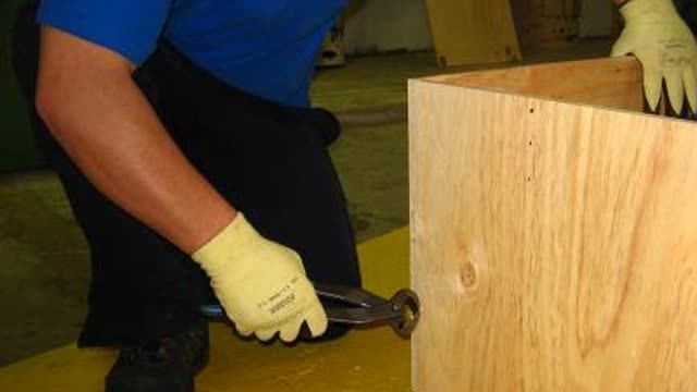 <p>Remove nails protruding out of the Coffin box using “pullers”.</p>