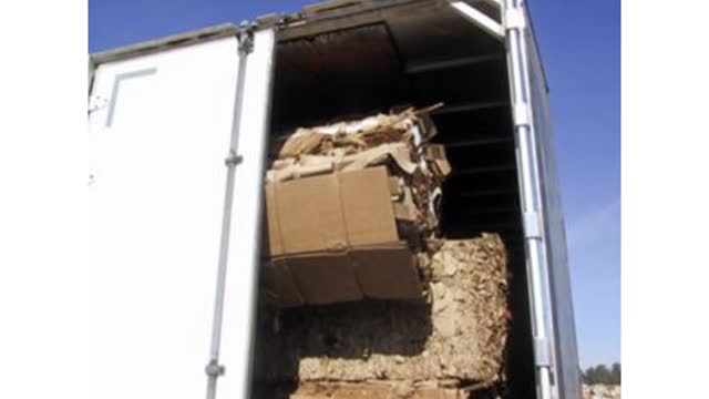 <blockquote>
<p><strong>Unloading Walking Floor Trailers (Load Shift Identified)</strong></p>
</blockquote>
<p>If bales are identified as leaning against the door:</p>
<ul>
<li>Attempt to close the right-hand door, if possible.</li>
<li><strong>DO NOT</strong> proceed with unloading.</li>
<li>Contact the Yard Supervisor immediately.</li>
</ul>
