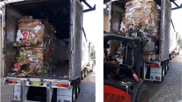 <blockquote>
<p><strong>Positioning Cardboard Bales</strong></p>
</blockquote>
<p>Bales <strong>MUST</strong> be loaded evenly, side by side, before the Walking Floor advances them forward during loading. This ensures minimal gaps within the load.</p>
