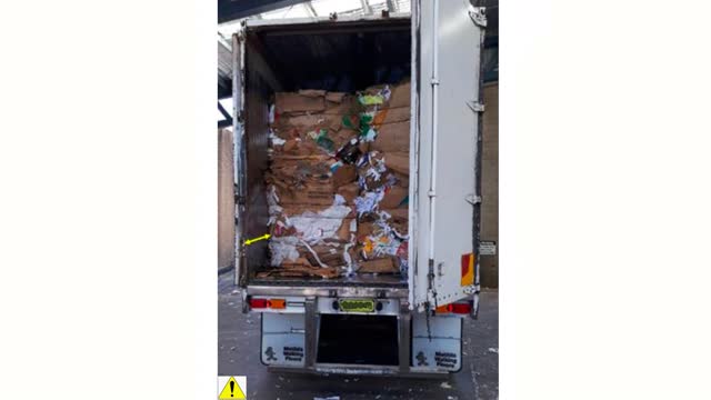 <p>In walking floor trailer compliance, loading and securing freight relies on effective containment. Load containment means freight is loaded in a way that fully prevents load shifts, eliminating any risk of vehicle instability during transit.</p>
