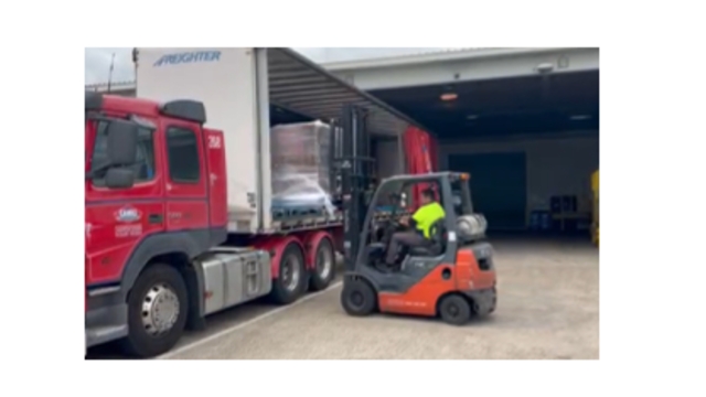 <blockquote>
<p><strong>Tautliner Trailers - Remove Freight</strong></p>
</blockquote>
<ul>
<li>Collapsed pallets can now be safely removed, following the agreed unloading plan.</li>
<li>For partially collapsed pallets, remove surrounding pallets first to allow the partially collapsed pallet to collapse safely under controlled conditions.</li>
<li>In the case of paper reels, stable reels inside the trailer may be used as temporary bollards to prevent uncontrolled rolling of reels. These reels can also be placed on the ground outside the trailer along the edge to prevent reels from rolling off the trailer during unloading.</li>
</ul>