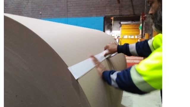 <p>Put the white tape on the edge of paper.</p>
