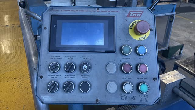 <p>Make sure E=Stop button in out
Press blue Operation Switch to turn on
Glue select switch to be on (turn clockwise)</p>
