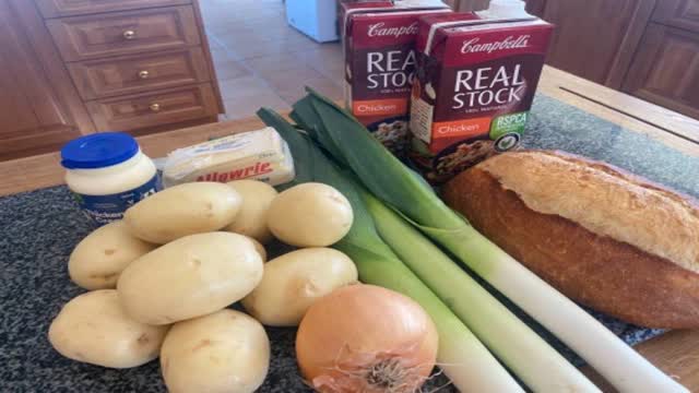 <p><strong>Ingredients:</strong></p>
<ul>
<li>1 x 300ml thickened cream</li>
<li>40g butter</li>
<li>2 x 1L chicken stock</li>
<li>1 x brown onion</li>
<li>8 x potatoes</li>
<li>3 x leeks</li>
<li>2 x clove garlic</li>
<li>5 x strips of bacon</li>
</ul>
