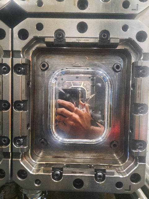 <p>Once the plate and the core is cleaned, Make sure that all the 4 ejectors are aligned at the same angle in the Core.</p>