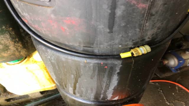 <p>Now undo the hose with yellow tape</p>
