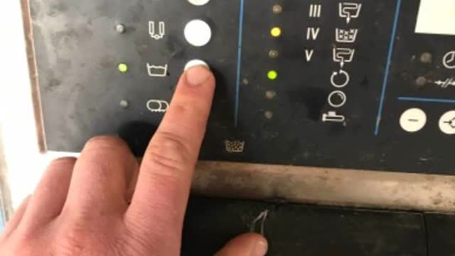 <p>Press the wash button on hygeinis</p>