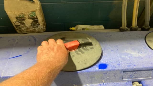 <p>Go to the blue de laval wash tank and open lid</p>