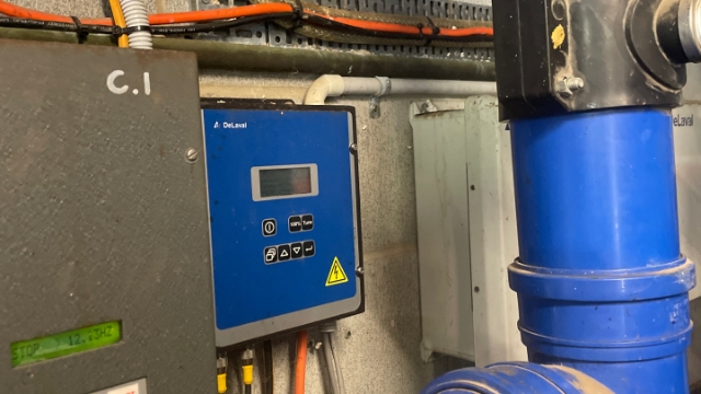 <p>If no vaccum press the power switch near vaccum pumps this should start up automaticly</p>