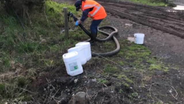 <p>Take bucket to the spray fill point</p>