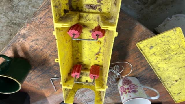 <p>Once the rat bait is loaded and station is clean put lid back on and place back in feed shed</p>