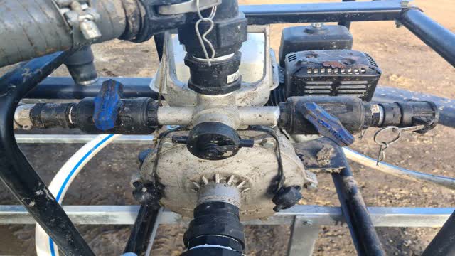 <p>Slightly open the blue valve with nothing connected on and make sure the other is shut.</p>