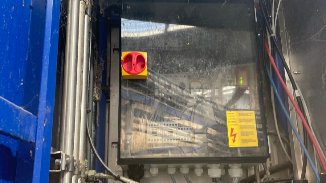 <p>Turn red switch back to on turning clockwise</p>