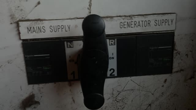 <p>Turn handle to main supply</p>