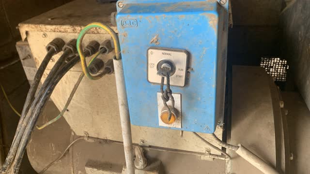 <p>Turn the generator off</p>