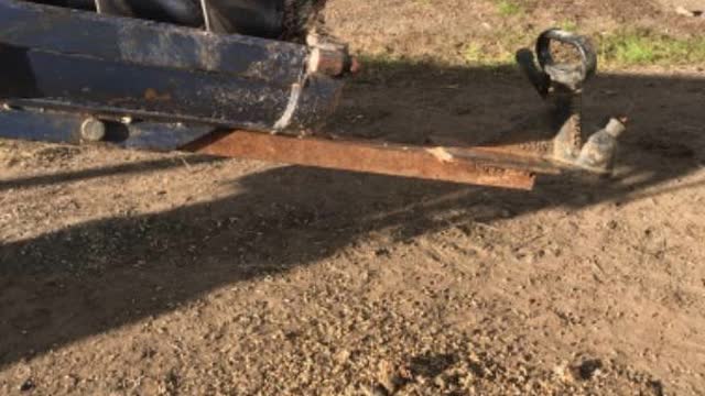 <p>Put drawbar at base of auger - ensure it is secured with pin</p>