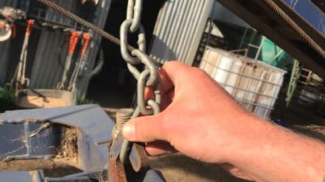 <p>Wind ratchet clockwise until third wheel has risen to chain. Latch chain onto hook</p>