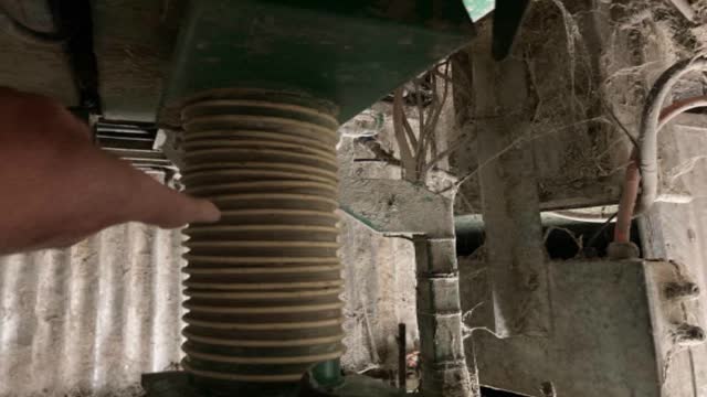 <p>Check the drop chute to make sure the grain is actually dropping. You can see if it is full - it’ll be opaque like in the photo</p>