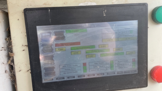 <p>You need to put into Manuel mode to do this you must press auto enable button</p>