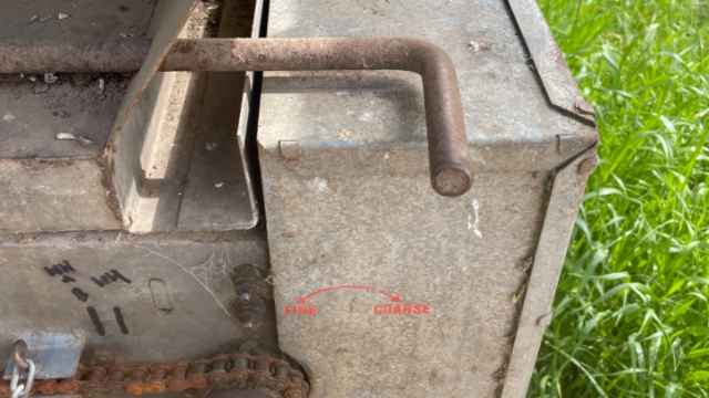 <p>Open the shoot handle</p>